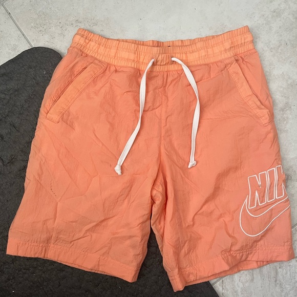 Nike Sportswear Alumni Men's Sports Monochrome Shorts Light Orange - Picture 3 of 4